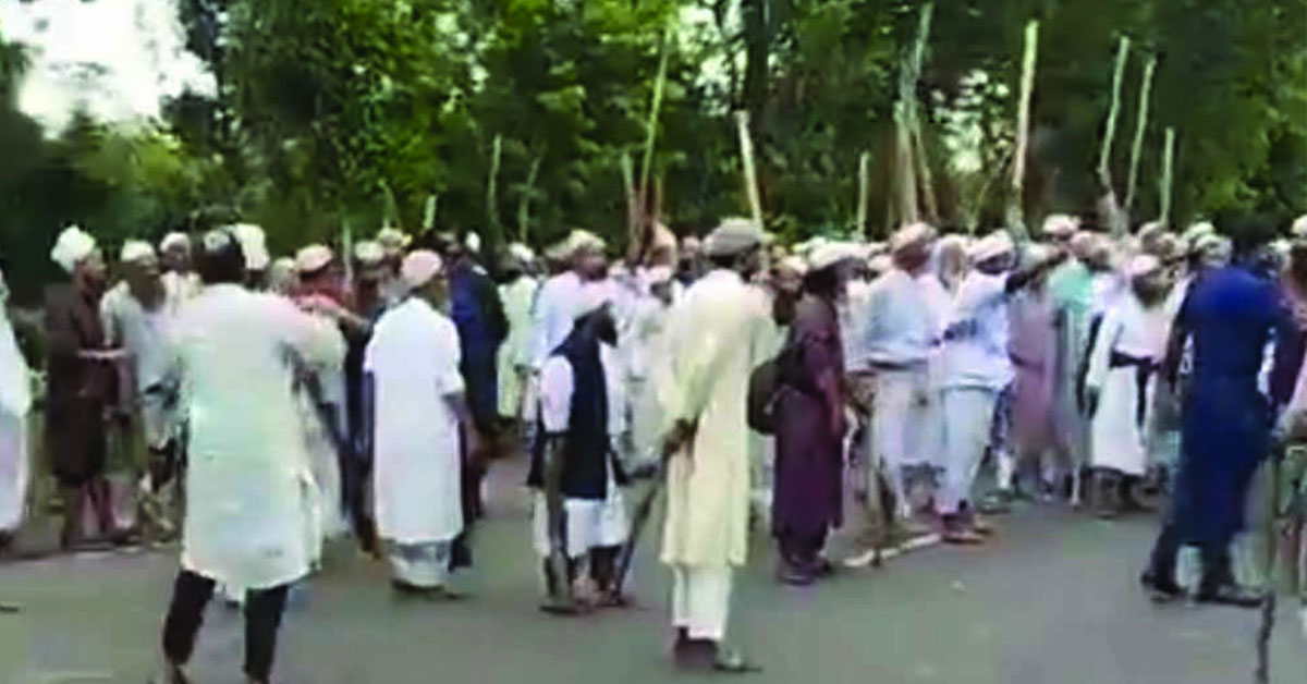 নাটোরে মারকাজ মসজিদ দখল নিয়ে তাবলিগের দুই গ্রুপের সংঘর্ষ