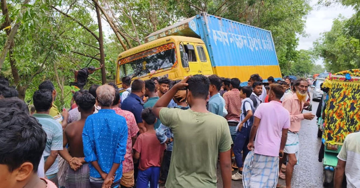 কালিয়াকৈরে কাভার্ড ভ্যান-অটোরিকশা সংঘর্ষে নিহত ১, আহত ৪