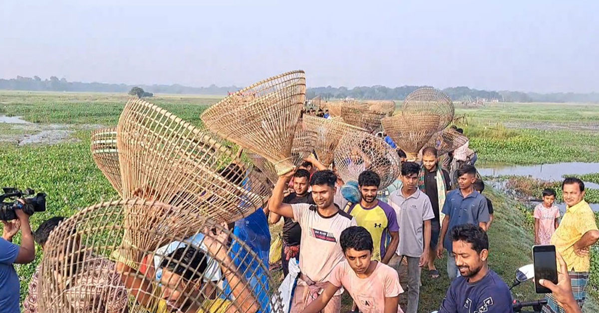 ফরিদপুরে ঐতিহ্যবাহী ‘পলো উৎসব’, ঢল নেমেছে মানুষের