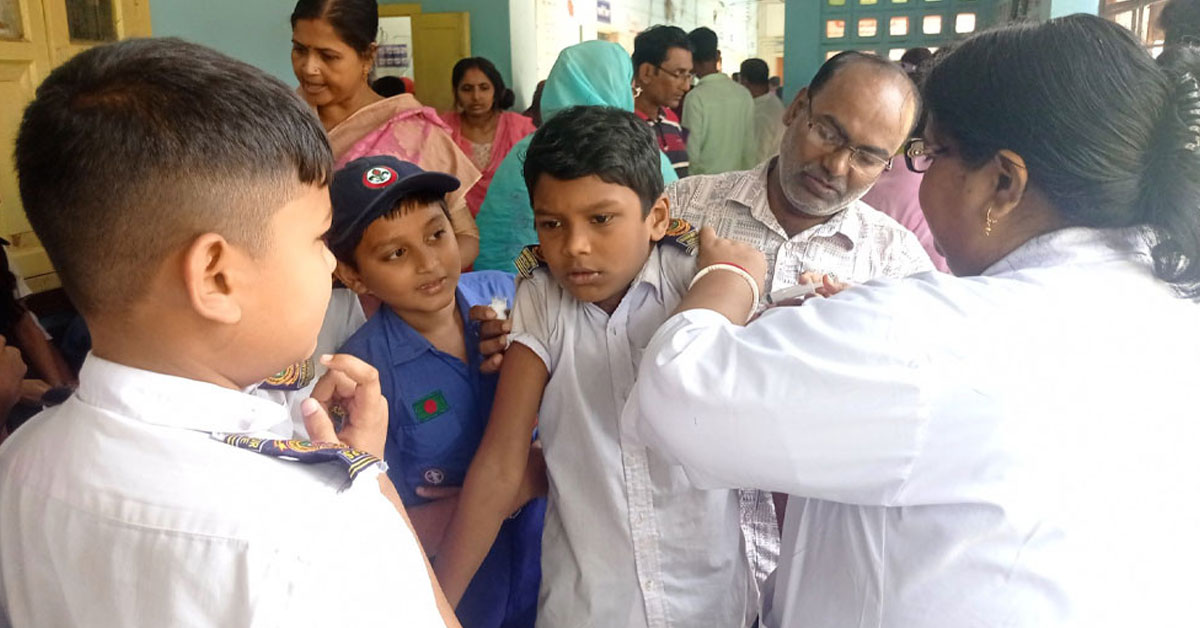 মণিরামপুরে গণহিস্টিরিয়ায় আক্রান্ত অর্ধশতাধিক শিক্ষার্থী