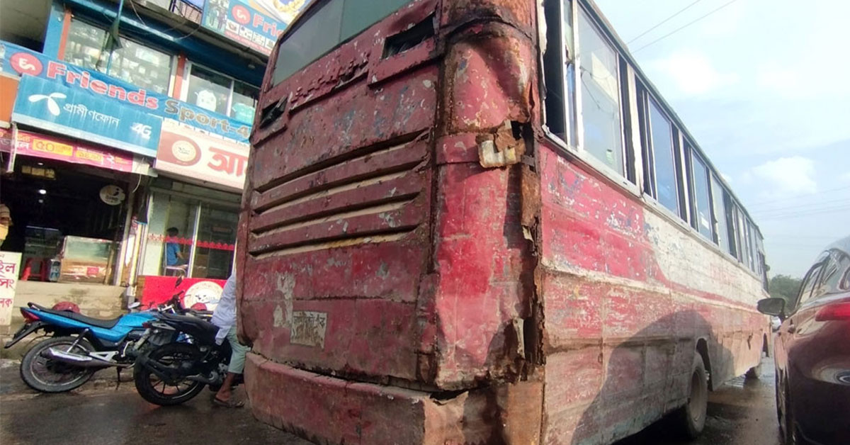 দেশের ৪৩ শতাংশ বাস চলাচলের অনুপযোগী