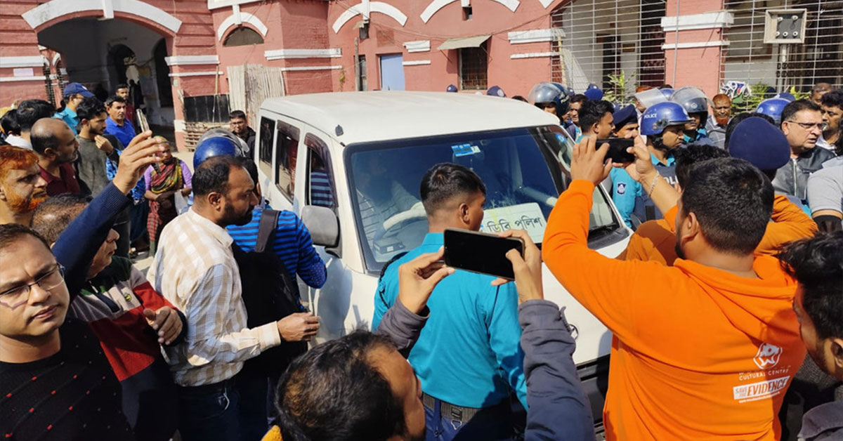 নিষিদ্ধ ছাত্রলীগ নেতা সজল কারাগারে, আদালত চত্বরে ডিম নিক্ষেপ