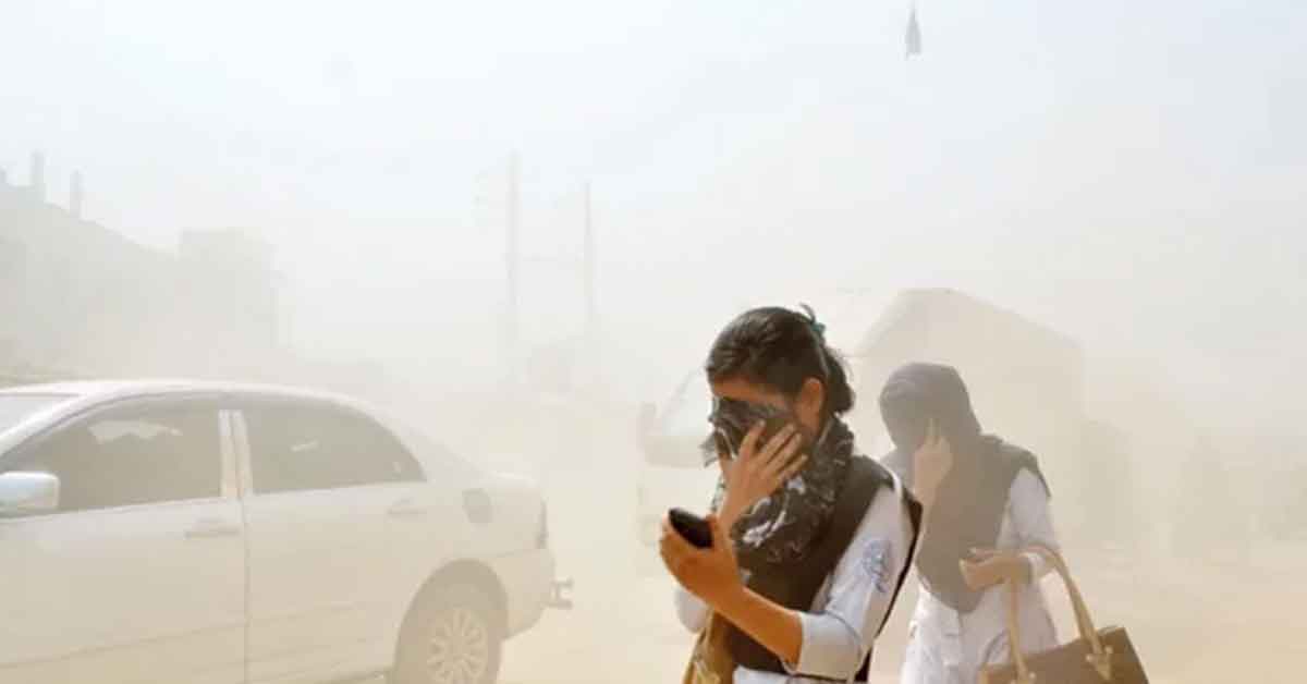বায়ুদূষণে শীর্ষে দিল্লি, ঢাকার খবর কী?