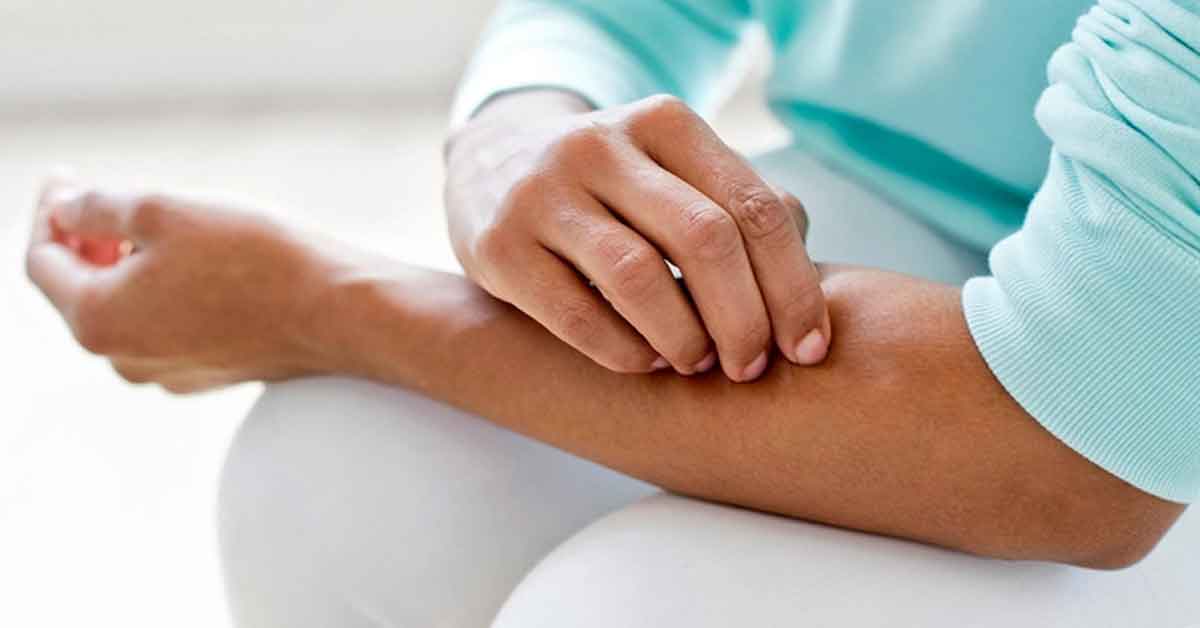 লিভারের সমস্যায় হাত-পায়ের লক্ষণ কী কী