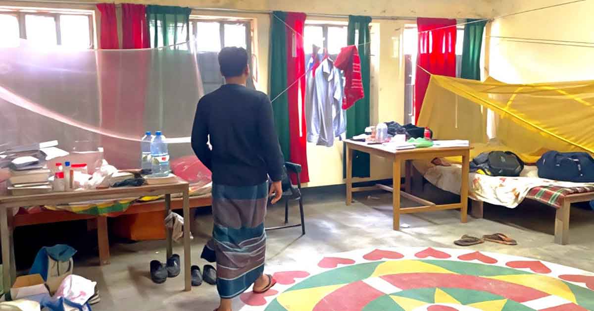 সরকারি কলেজের একাডেমিক ভবনে শিক্ষকদের বসবাস!