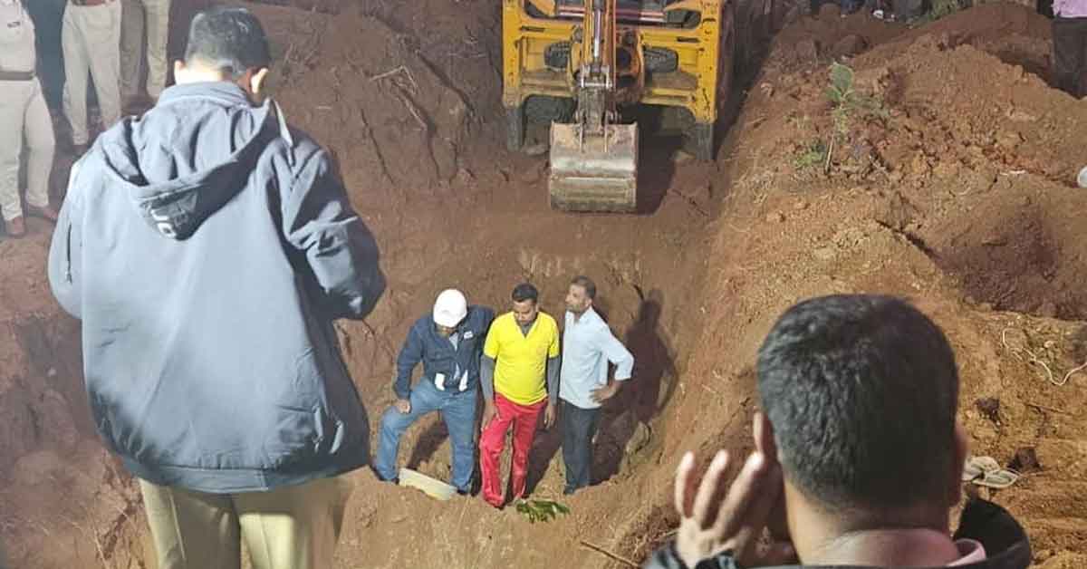 ৪০ ফুট মাটি খুঁড়েও উদ্ধার হয়নি শিশু স্বাধীন ৪০ ফুট মাটি খুঁড়েও উদ্ধার হয়নি শিশু স্বাধীন