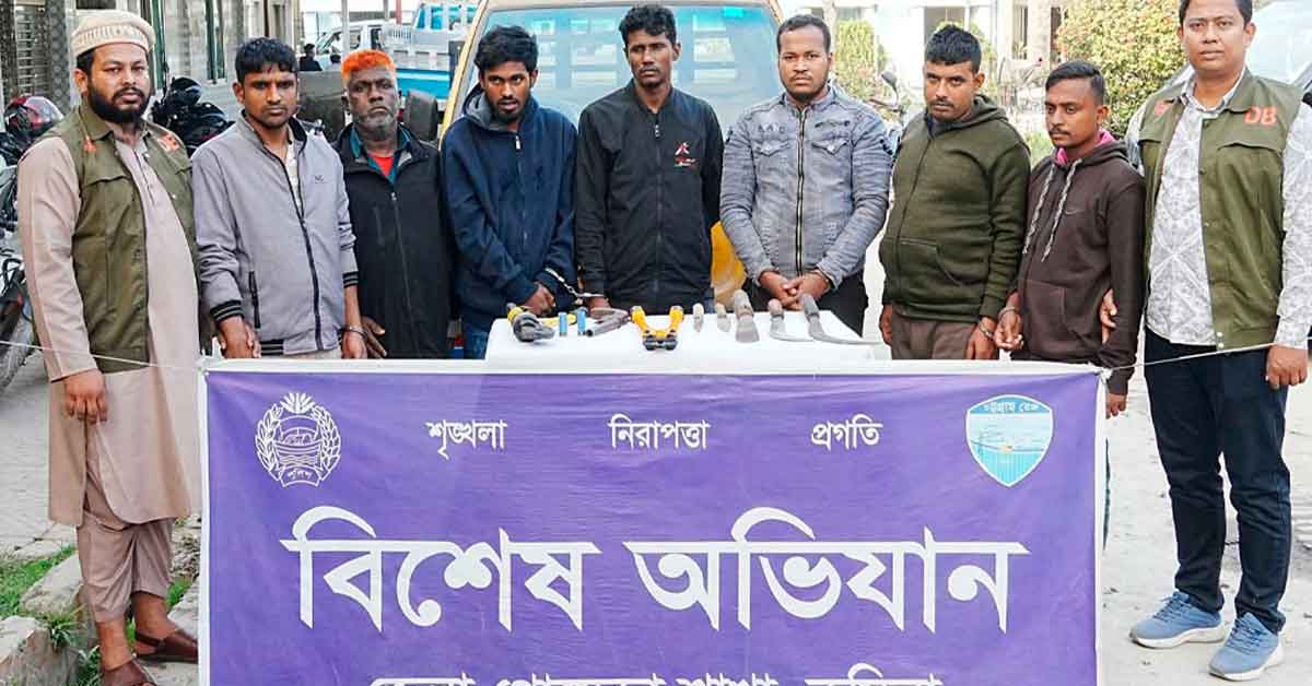 দাউদকান্দিতে ডাকাত চক্রের সর্দারসহ গ্রেপ্তার ৭