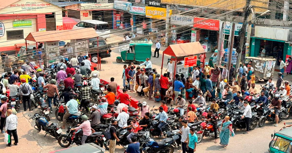 সাতক্ষীরায় বাইকারদের তেল নিতে ফুয়েল কার্ড বাধ্যতামূলক সাতক্ষীরায় বাইকারদের তেল নিতে ফুয়েল কার্ড বাধ্যতামূলক